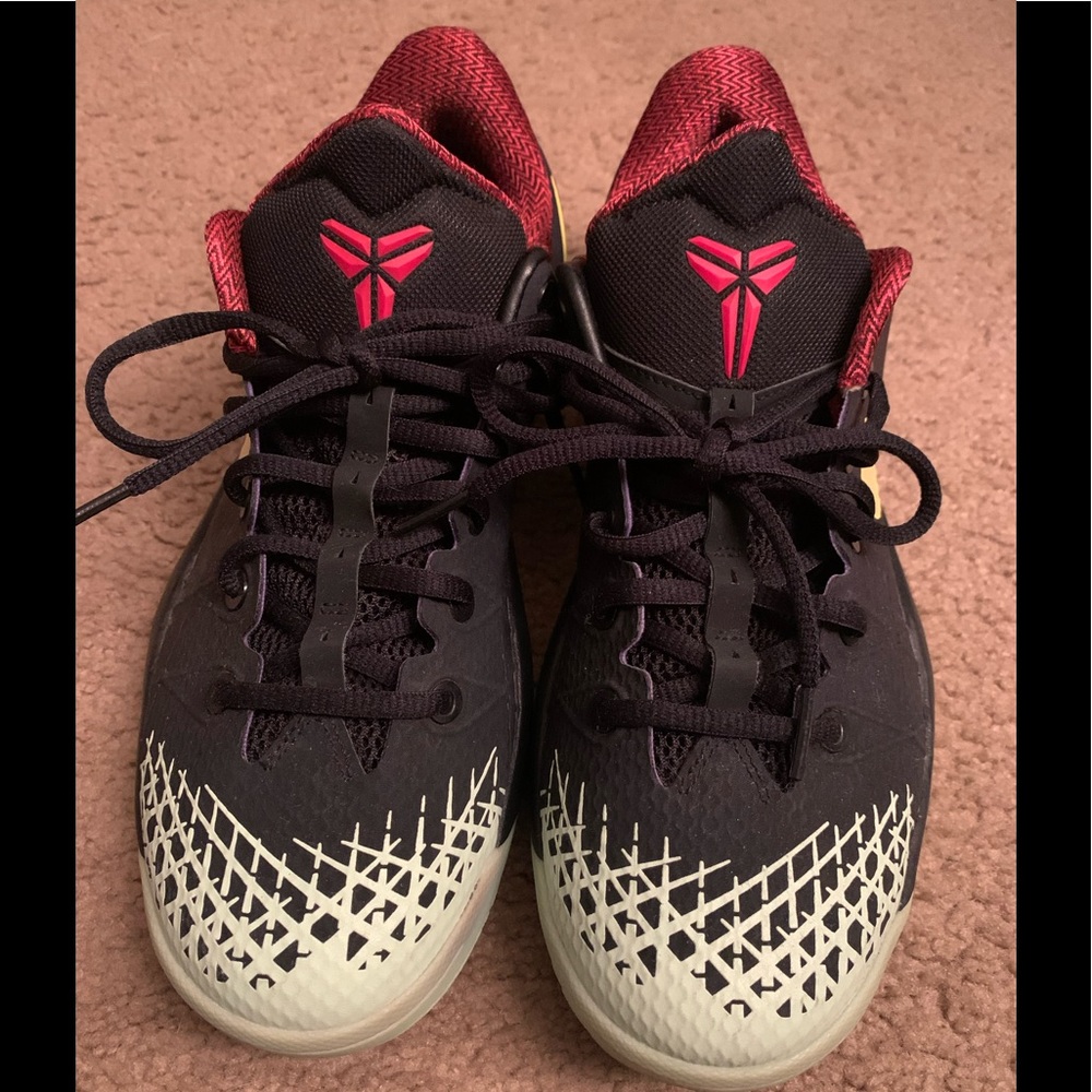 Nike Zoom Kobe Venomenon 4 “Glow in the Dark” Shoe